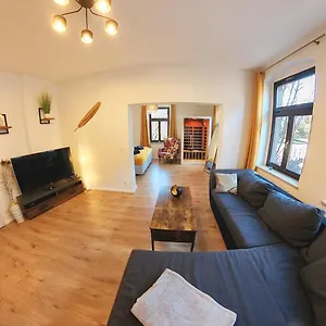 Federtraum Mit Sauna Sehr Gemuetlich, Neu Dresden